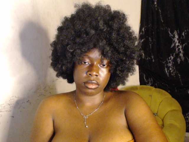 Eboni-hotboobs live cam on BongaCams