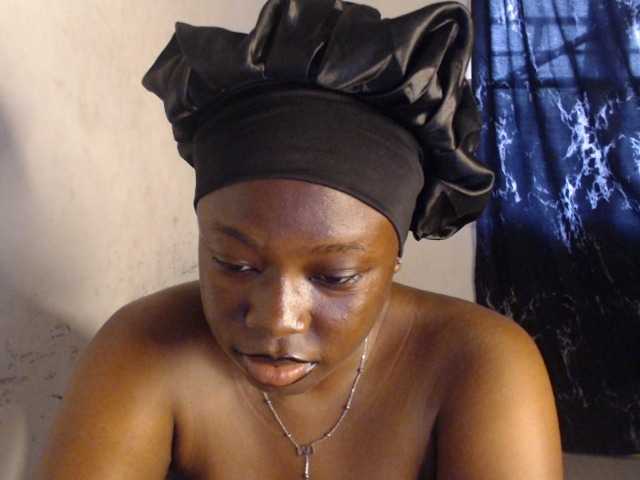 Eboni-hotboobs live cam on BongaCams