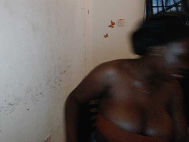 Eboni-hotboobs live cam on BongaCams