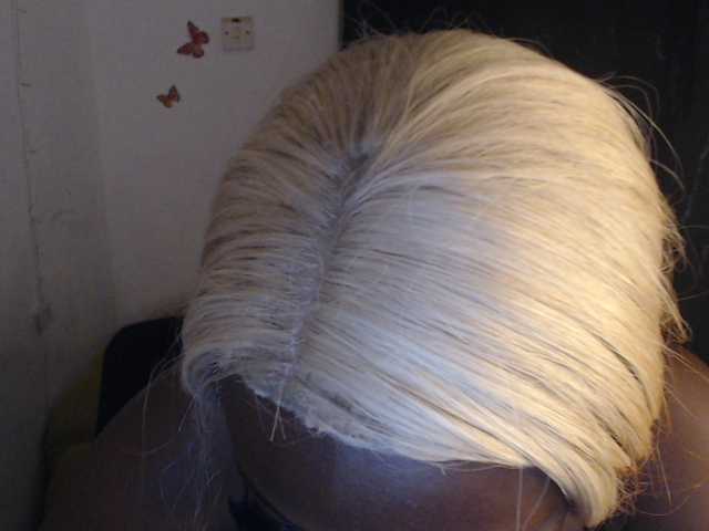 Eboni-hotboobs live cam on BongaCams