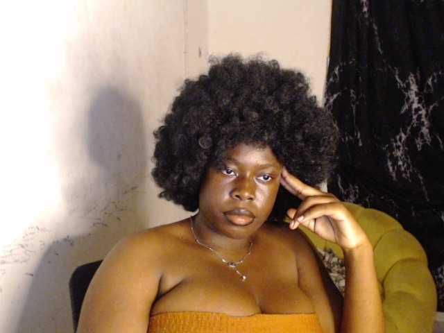 Eboni-hotboobs live cam on BongaCams