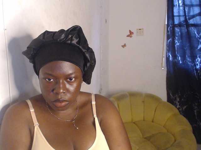 Eboni-hotboobs live cam on BongaCams