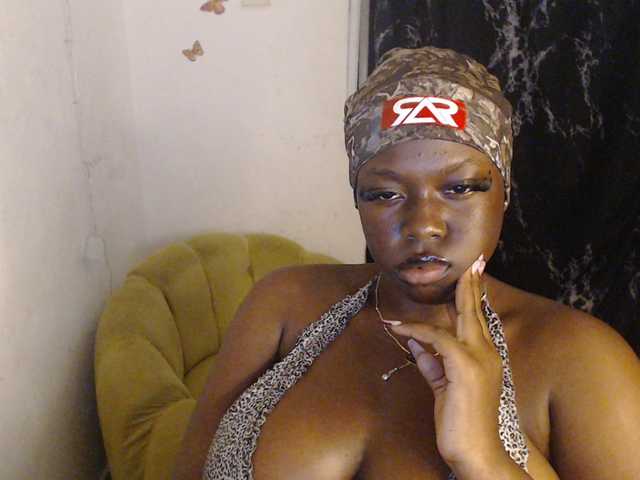 Eboni-hotboobs live cam on BongaCams