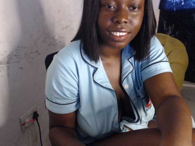 Eboni-hotboobs live cam on BongaCams