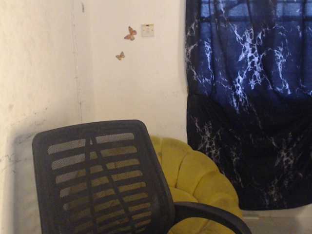 Eboni-hotboobs live cam on BongaCams