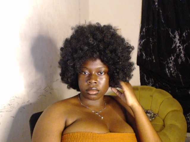 Eboni-hotboobs live cam on BongaCams