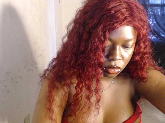 Eboni-hotboobs live cam on BongaCams