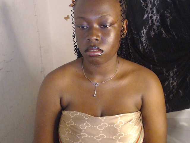 Eboni-hotboobs live cam on BongaCams