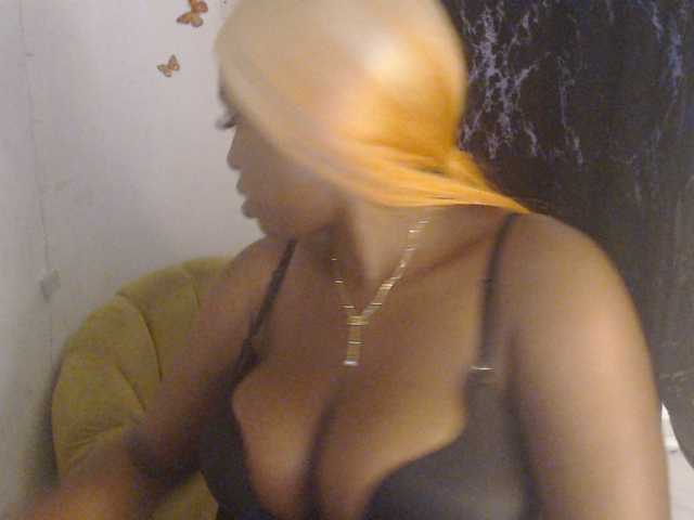 Eboni-hotboobs live cam on BongaCams