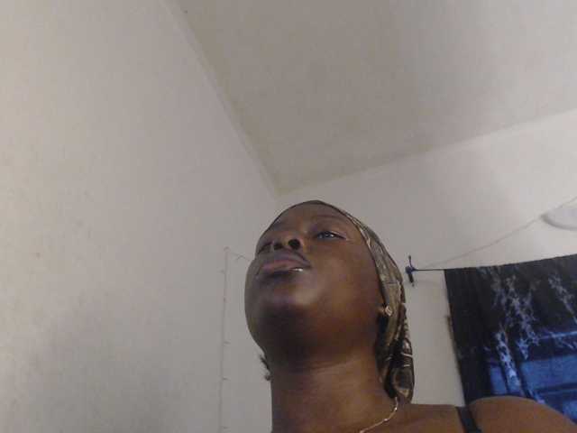 Eboni-hotboobs live cam on BongaCams