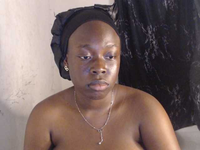 Eboni-hotboobs live cam on BongaCams