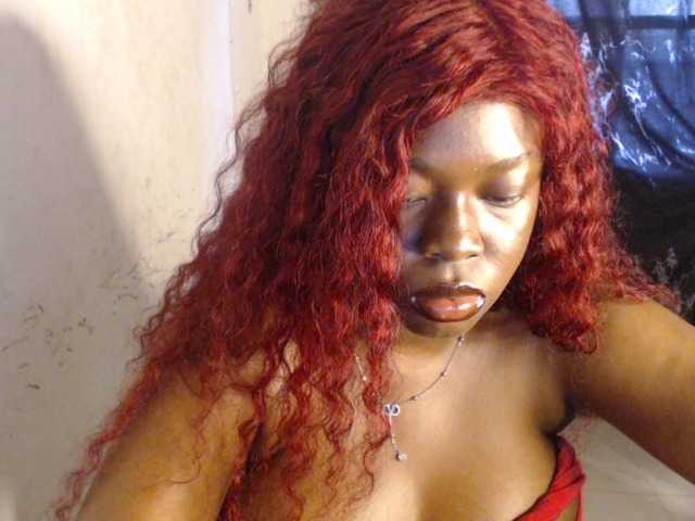 Eboni-hotboobs live cam on BongaCams