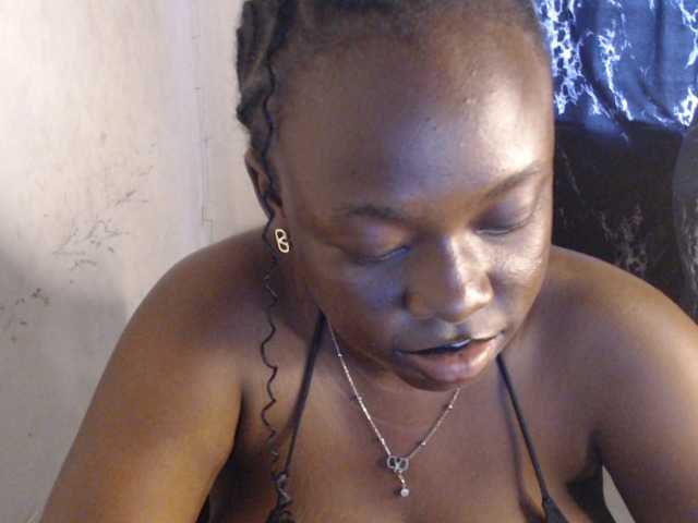 Eboni-hotboobs live cam on BongaCams