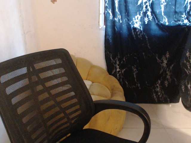 Eboni-hotboobs live cam on BongaCams