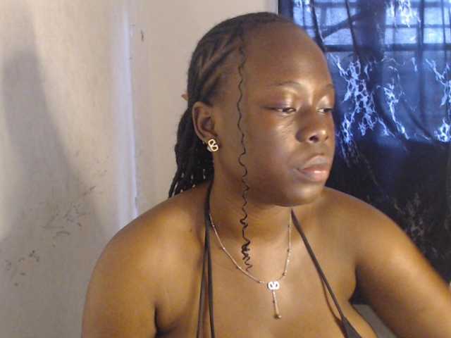 Eboni-hotboobs live cam on BongaCams