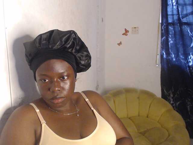 Eboni-hotboobs live cam on BongaCams