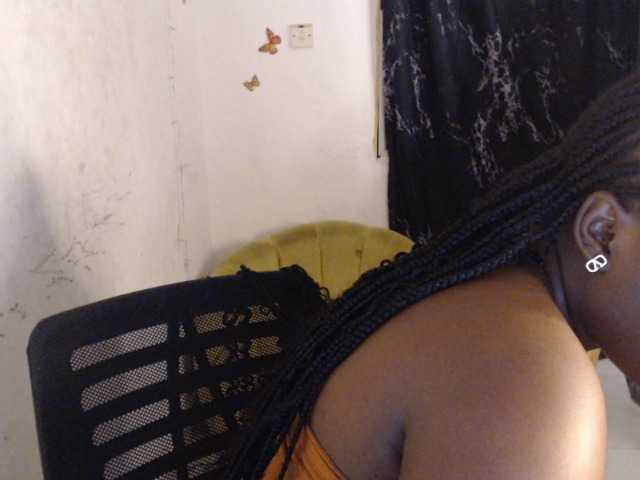 Eboni-hotboobs live cam on BongaCams