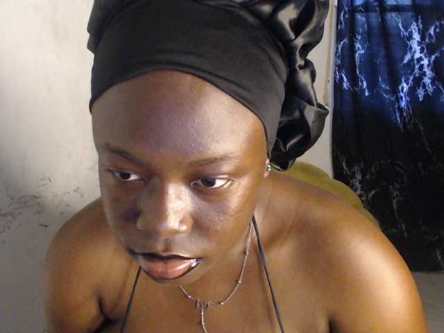 Eboni-hotboobs live cam on BongaCams