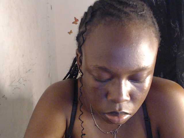 Eboni-hotboobs live cam on BongaCams