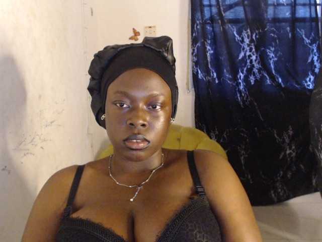 Eboni-hotboobs live cam on BongaCams