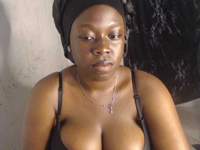 Eboni-hotboobs live cam on BongaCams