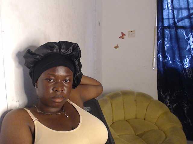 Eboni-hotboobs live cam on BongaCams