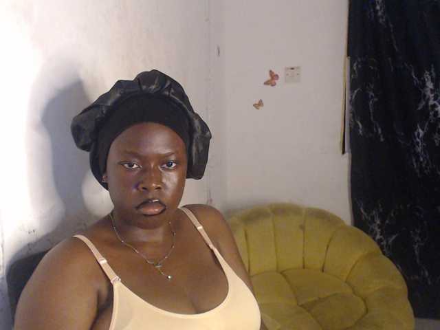 Eboni-hotboobs live cam on BongaCams