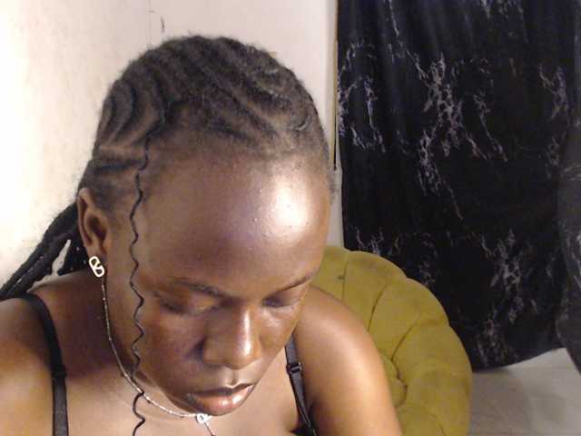 Eboni-hotboobs live cam on BongaCams