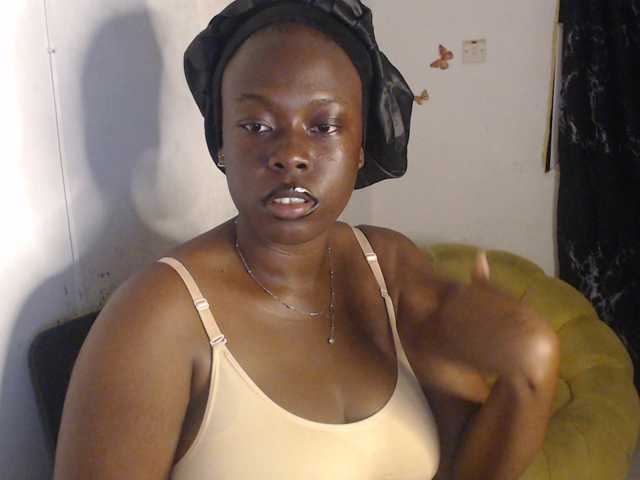 Eboni-hotboobs live cam preview