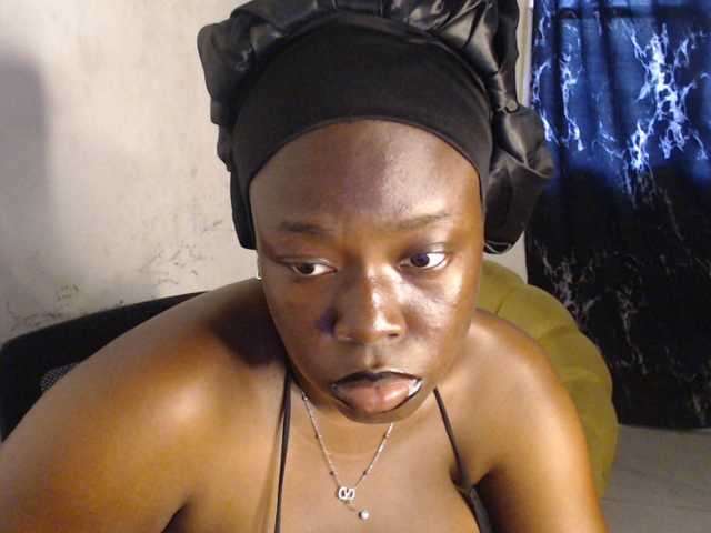 Eboni-hotboobs live cam on BongaCams