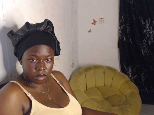Eboni-hotboobs, en vivo ahora en BongaCams