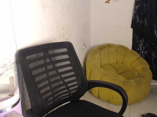 Eboni-hotboobs live cam on BongaCams