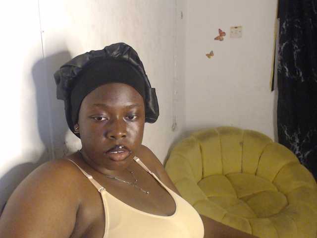 Eboni-hotboobs live cam preview