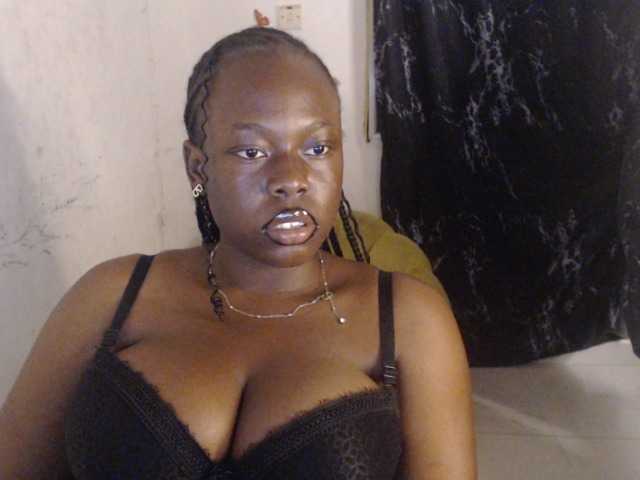 Eboni-hotboobs live cam on BongaCams