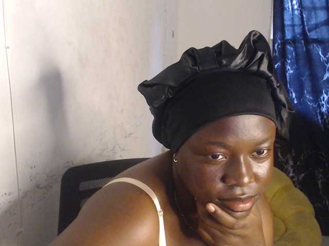 Eboni-hotboobs live cam on BongaCams