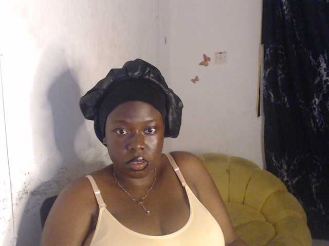 Eboni-hotboobs live cam on BongaCams