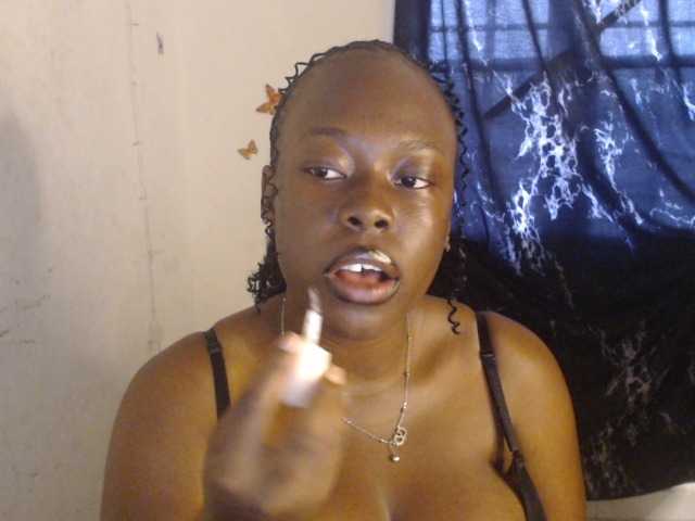 Eboni-hotboobs live cam on BongaCams