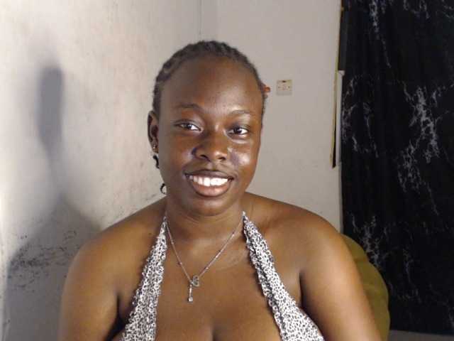 Eboni-hotboobs live cam on BongaCams