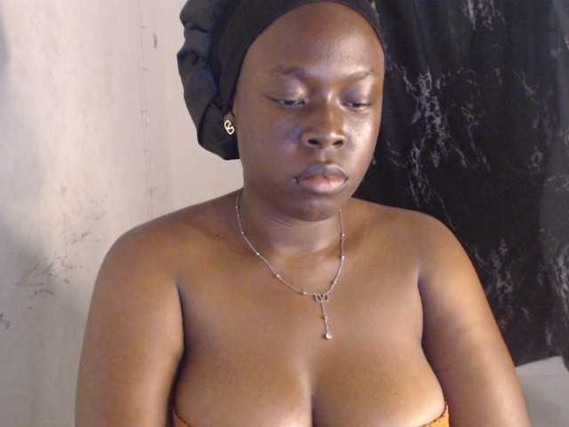 Eboni-hotboobs live cam on BongaCams