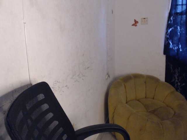 Eboni-hotboobs live cam on BongaCams