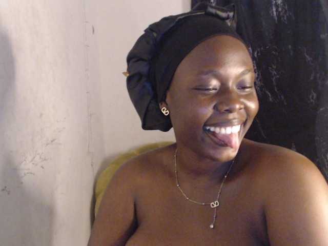 Eboni-hotboobs live cam on BongaCams