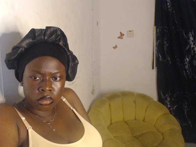 Eboni-hotboobs live cam on BongaCams