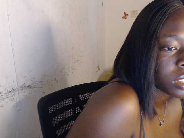 Eboni-hotboobs live cam on BongaCams