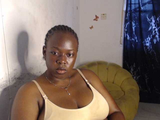 Eboni-hotboobs live cam on BongaCams