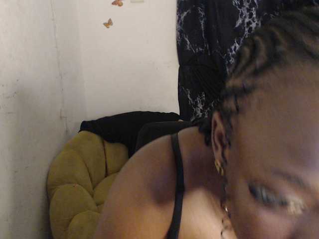 Eboni-hotboobs live cam on BongaCams