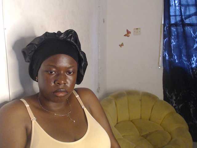 Eboni-hotboobs live cam on BongaCams