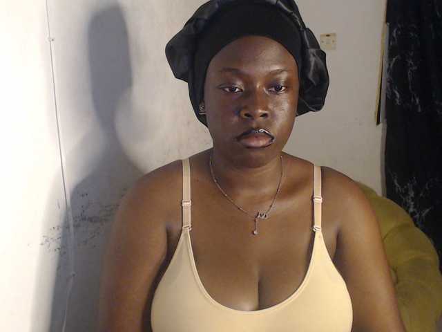 Eboni-hotboobs live cam on BongaCams