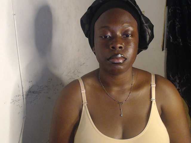 Eboni-hotboobs live cam on BongaCams