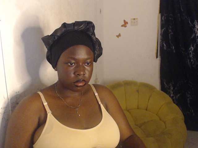 Eboni-hotboobs live cam on BongaCams