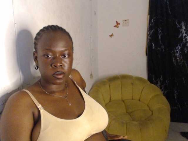 Eboni-hotboobs live cam on BongaCams